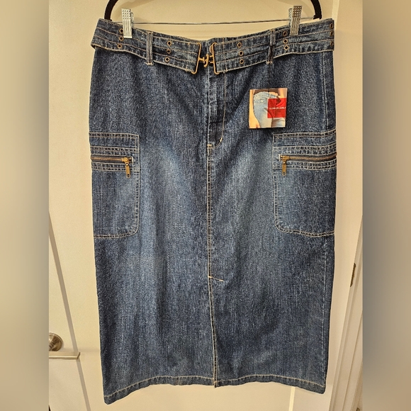 NWT - Gloria Vanderbilt Cotton/Poly Blue Denim Midi Skirt - Size 18 - Picture 1 of 8